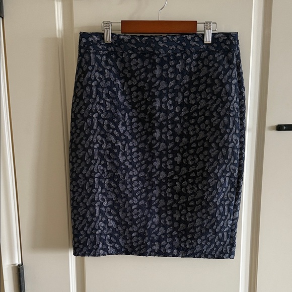 Banana Republic Blue and Gray Patterned Pencil Skirt - Picture 1 of 4